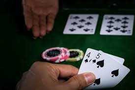 Sảnh Live Casino huebet với dealer thật và giao diện tiếng Việt